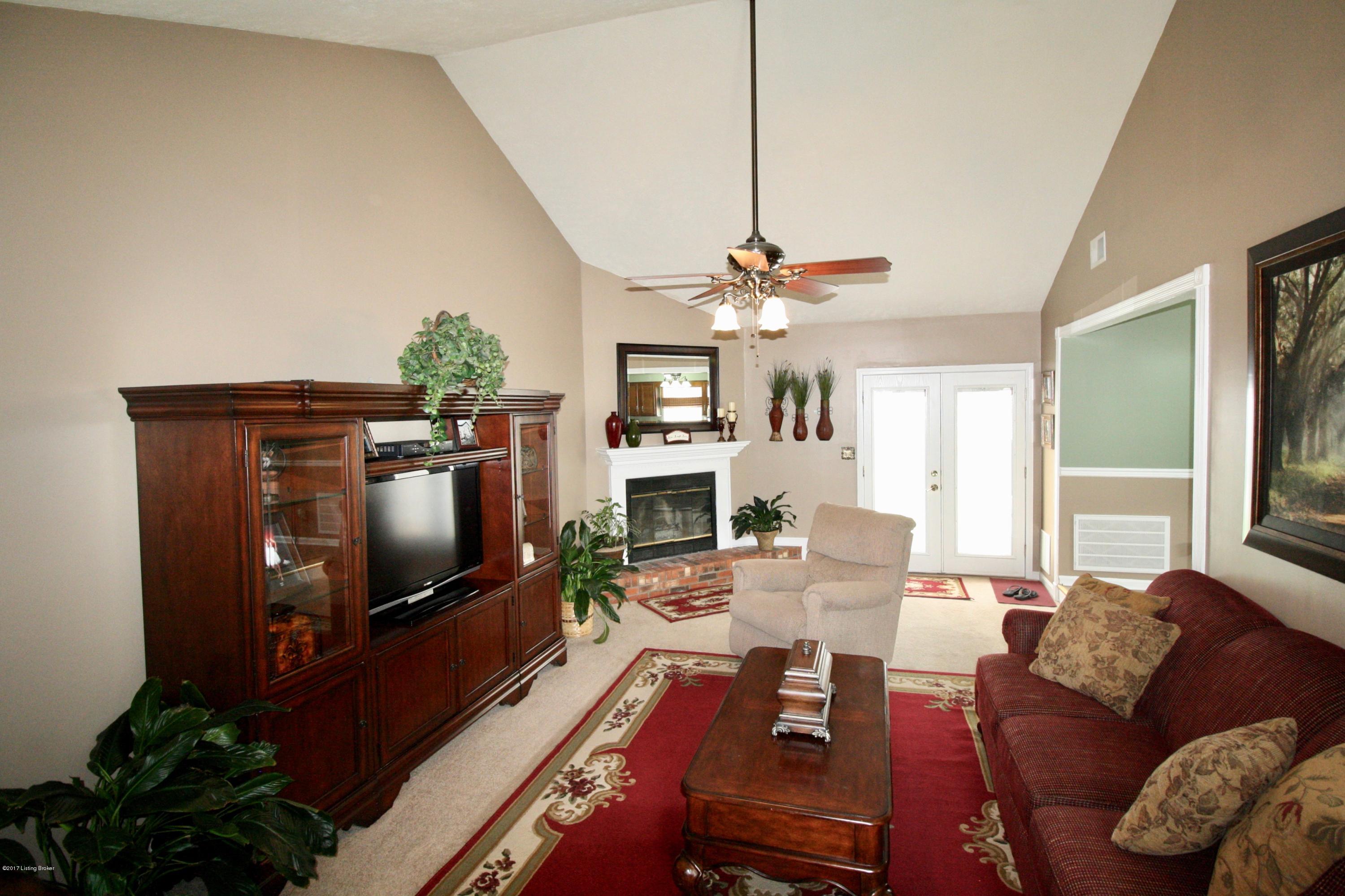 205 Rolling Ridge Way Simpsonville, KY 40067 - Photo 4 of 20 Living room