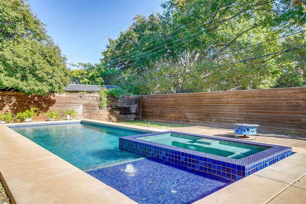 4521 Cloudview Road Fort Worth, TX 76109 - Photo 37 of 40 a view of a backyard with sitting area