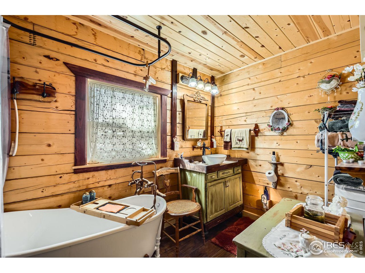 37 Rabbit Ears Court Livermore, CO 80536 - Photo 20 of 37 Main bath with claw foot tub