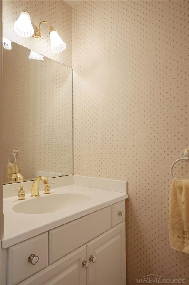 591 Canterbury Road Grosse Pointe, MI 48236 - Photo 22 of 55 31382294-21.JPG