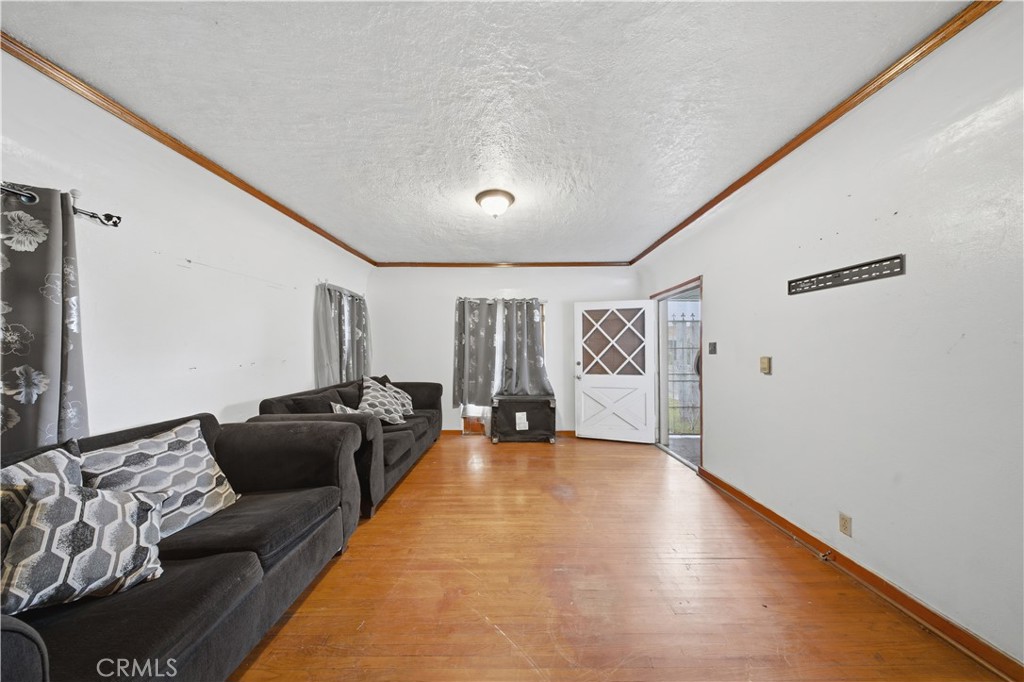 511 North Chester Avenue Compton, CA 90221 - Photo 7 of 9