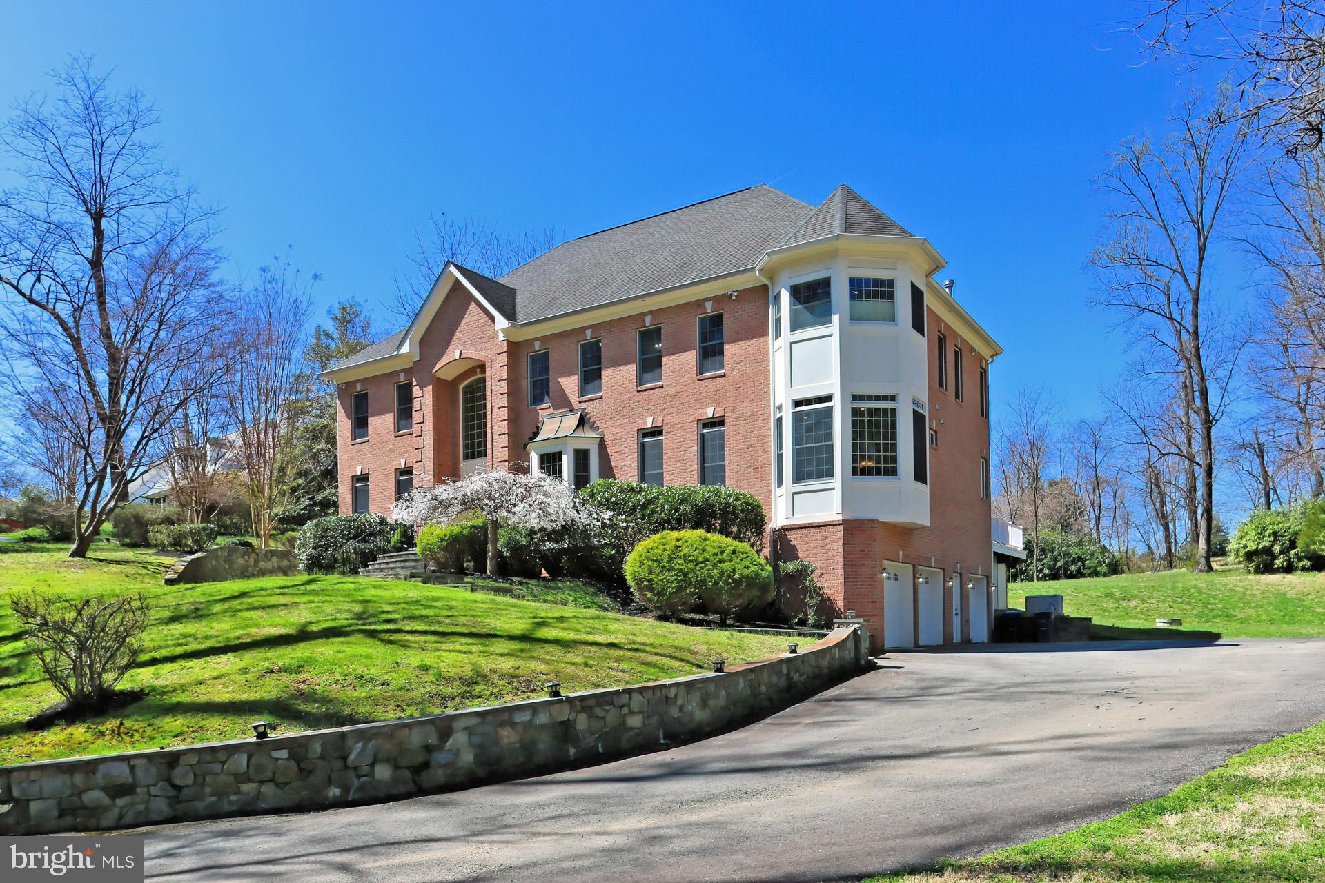 9346 Campbell Road Vienna, VA 22182 - Photo 3 of 63