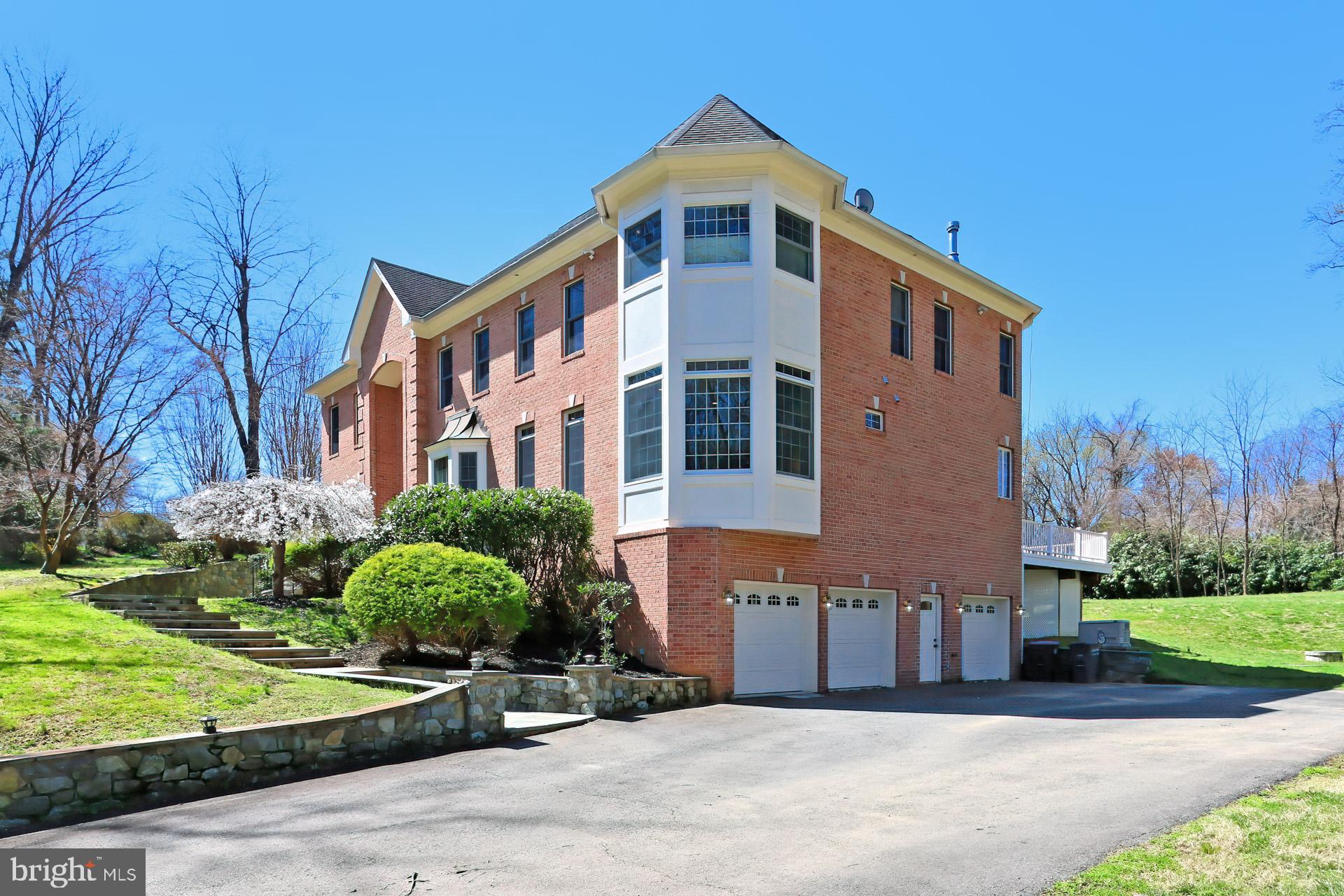 9346 Campbell Road Vienna, VA 22182 - Photo 4 of 63