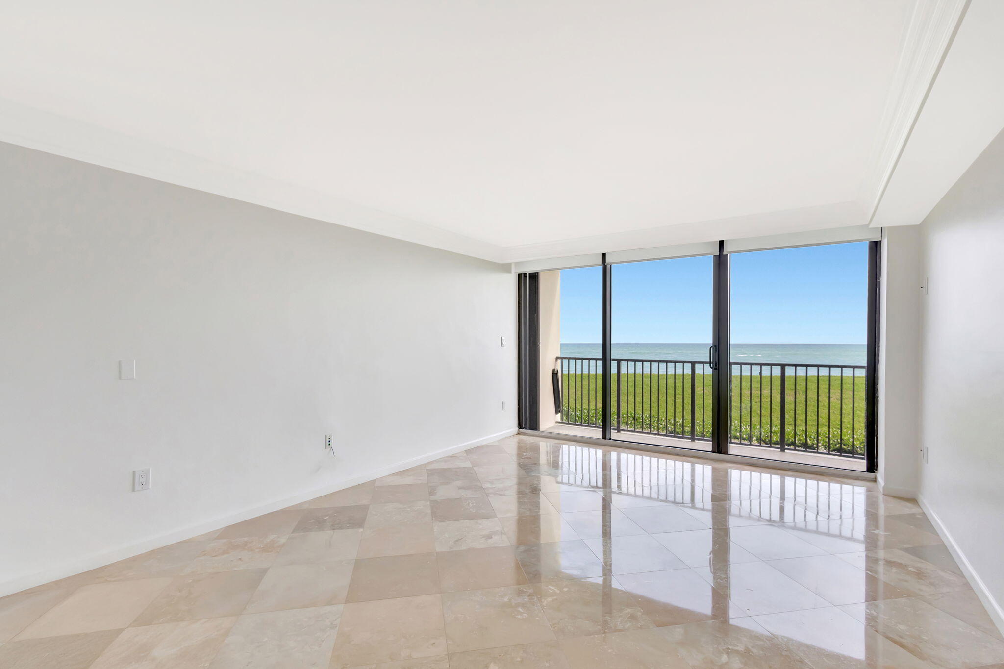 400 South Beach Road, Unit 103 Tequesta, FL 33469 - Photo 15 of 61 Guest Bedroom