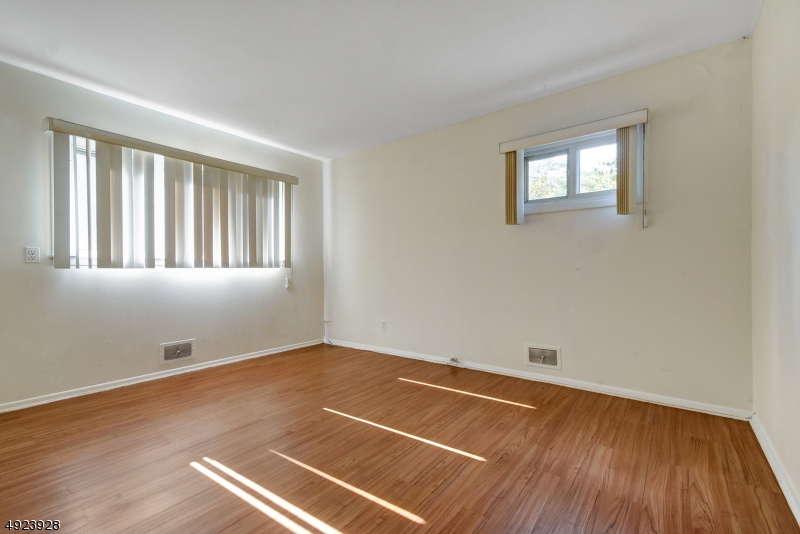 50 Falcon Road Livingston, NJ 07039 - Photo 8 of 15