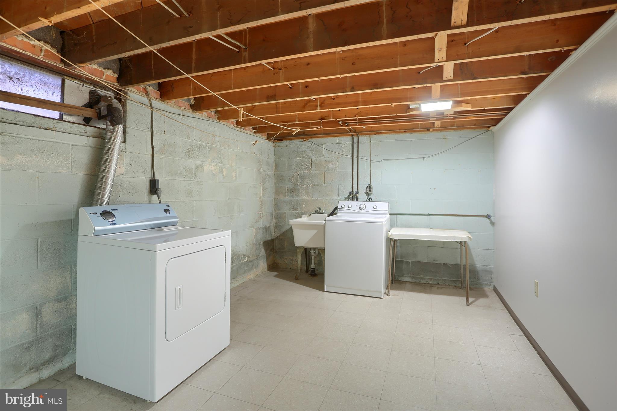 3802 Darby Road Harrisburg, PA 17109 - Photo 23 of 33 a utility room with dryer and washer