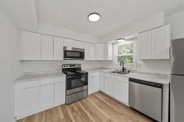 $675,000 | 2201 Twin Oaks Drive, Harrisonville, MO 64701