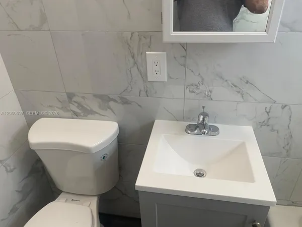$3,000 | Biscayne Beach, Miami Beach, FL 33141