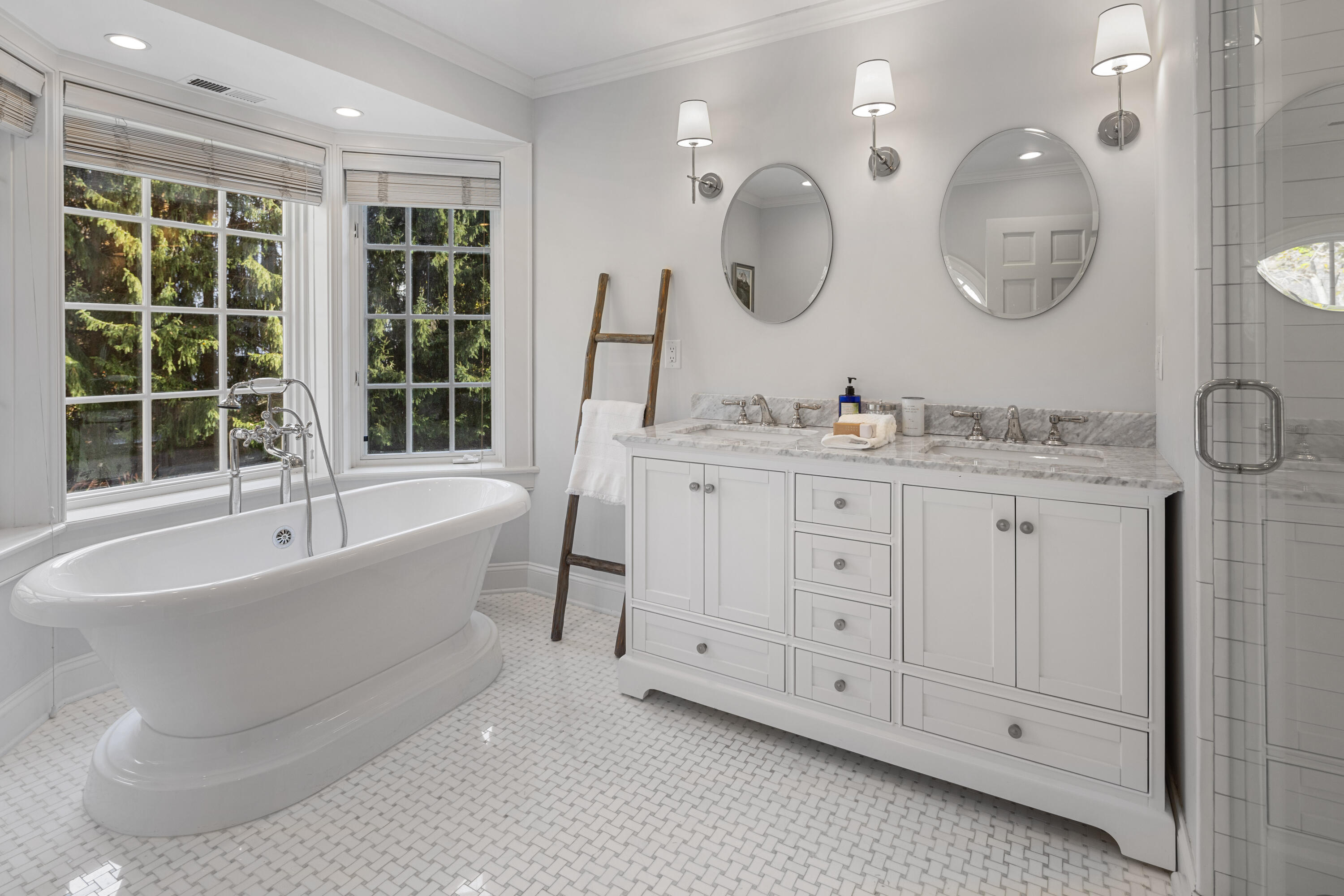 95 Ludlowe Road New Canaan, CT 06840 - Photo 18 of 37 a bathroom with a double vanity sink a large mirror and a bathtub