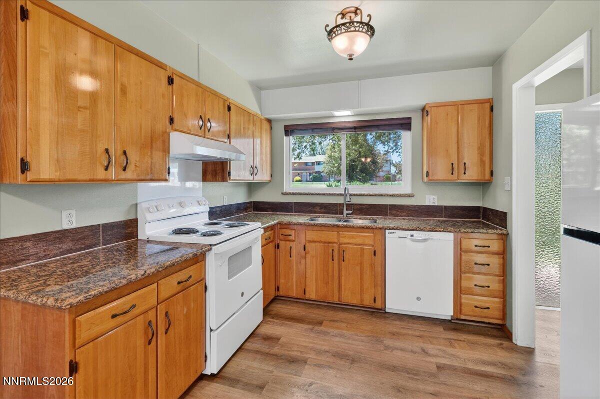 106 Smithridge Park Reno, NV 89502 - Photo 9 of 24 09-DSC_9098