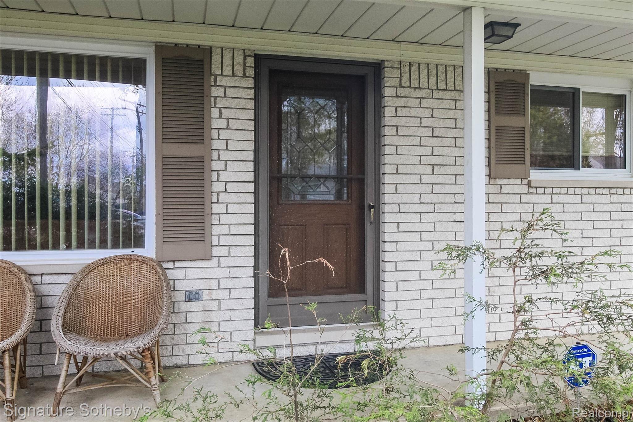 43 South Avery Road Waterford, MI 48328 - Photo 3 of 39 4.jpg
