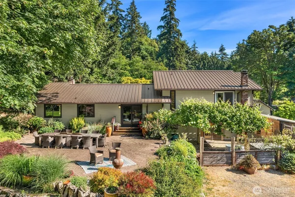 $1,250,000 | 10801 Southwest 238th Street, Vashon, WA 98070