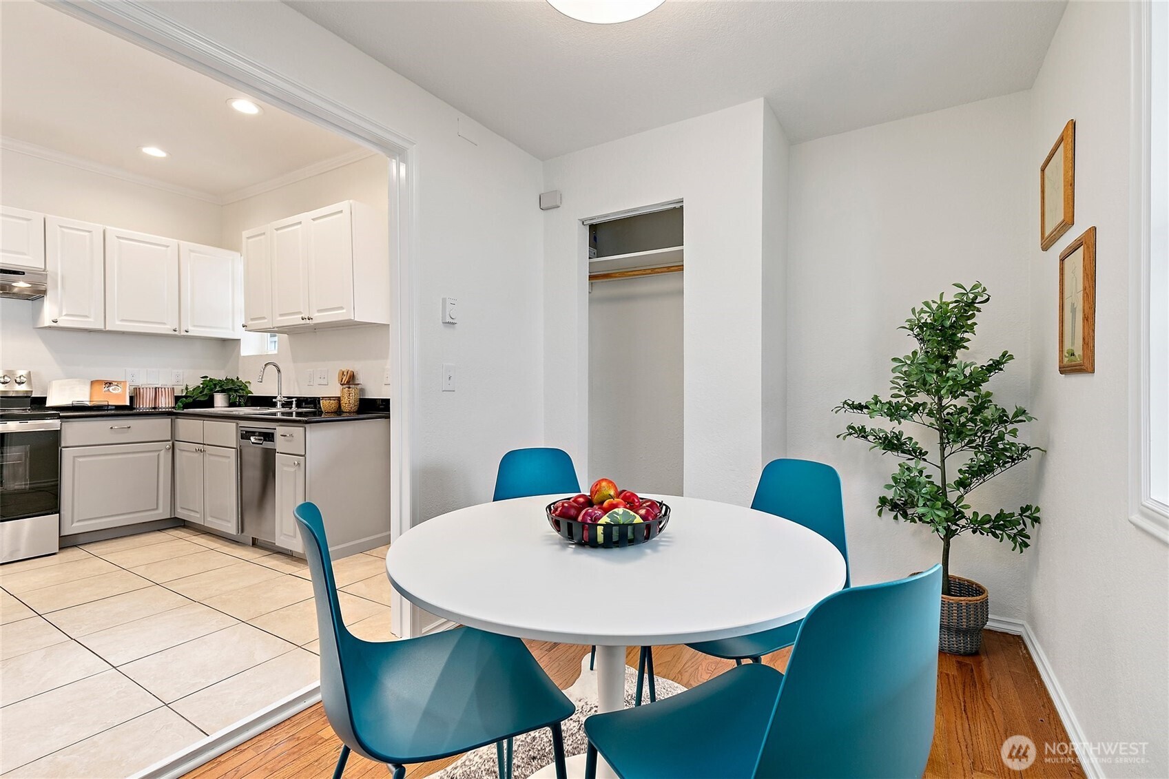 1913 East Spruce Street Seattle, WA 98122 - Photo 10 of 36