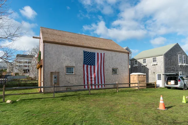 $4,500,000 | 8 Sea Street, Nantucket, MA 02554