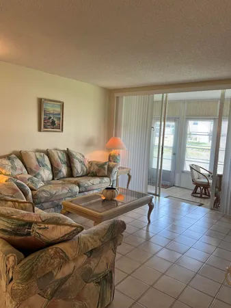 $1,675 | 504 Davis Road, Unit 95, Palm Springs, FL 33461