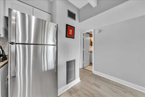 $220,000 | 2124 Northeast 5th Avenue, Unit 212, Wilton Manors, FL 33305