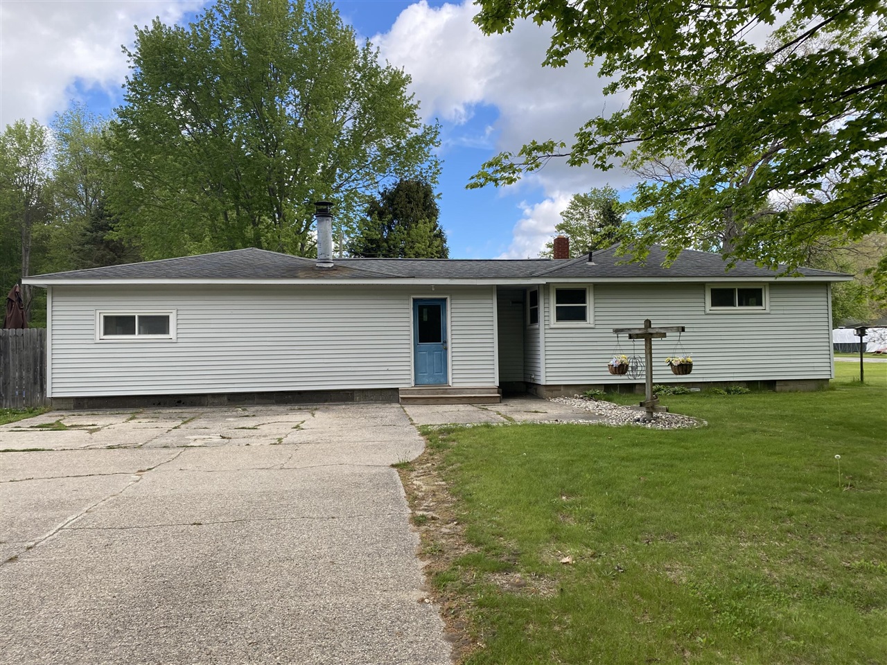 8615 Indian Bay Road Montague, MI 49437 - Photo 3 of 31