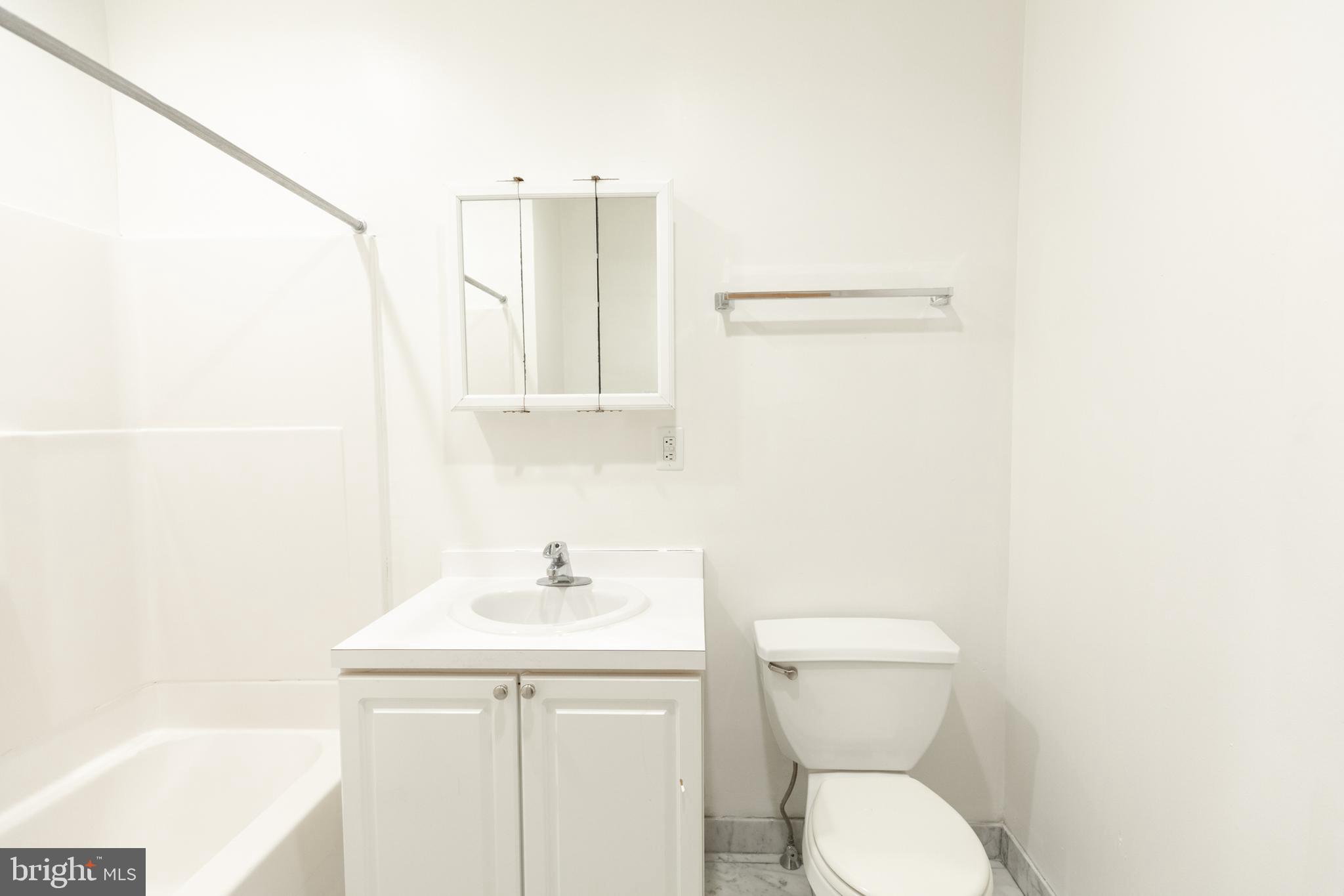 220 South 16th Street, Unit 802 Philadelphia, PA 19102 - Photo 26 of 40