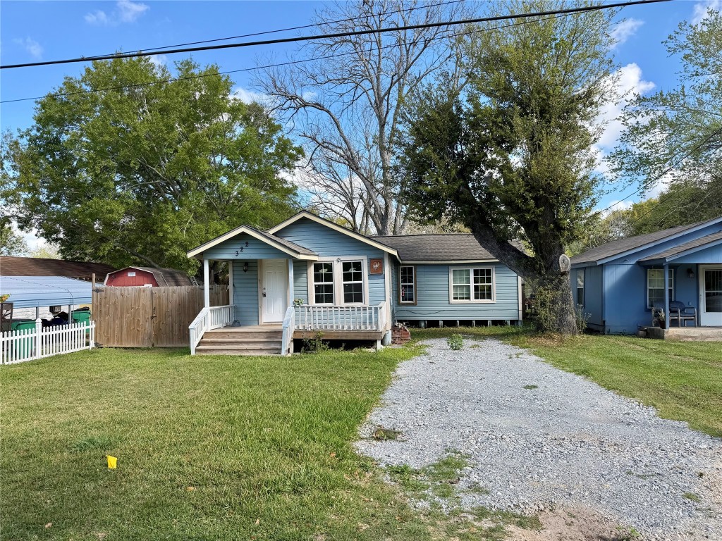 322 Hays Road Oyster Creek, TX 77541 - Photo 2 of 25