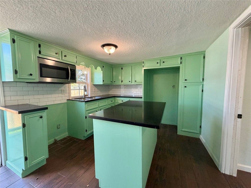 322 Hays Road Oyster Creek, TX 77541 - Photo 5 of 25