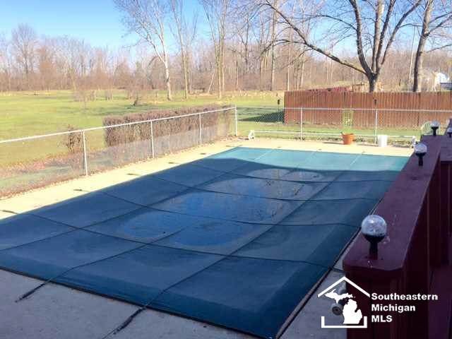 13055 Rosedale Boulevard Carleton, MI 48117 - Photo 27 of 30 Deck view to pool