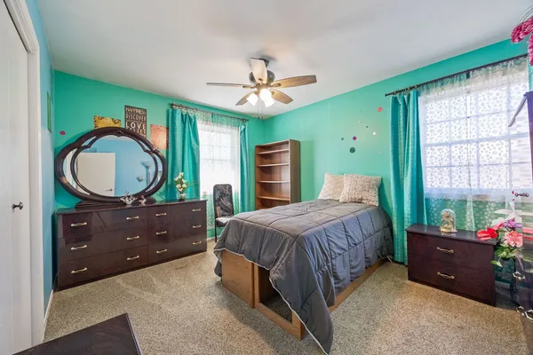 $475,000 | 251 Hawthorne Drive, Bloomingdale, IL 60108