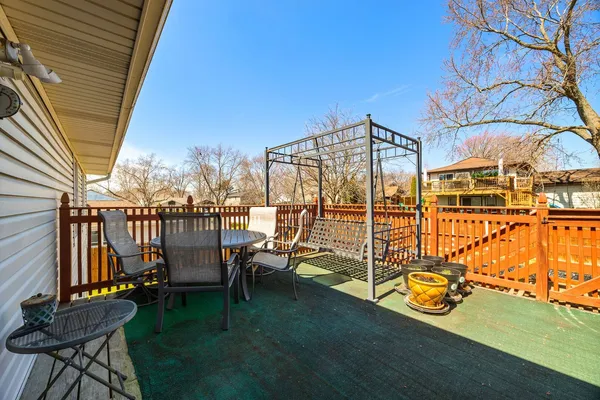 $475,000 | 251 Hawthorne Drive, Bloomingdale, IL 60108