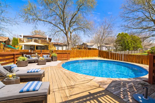 $475,000 | 251 Hawthorne Drive, Bloomingdale, IL 60108