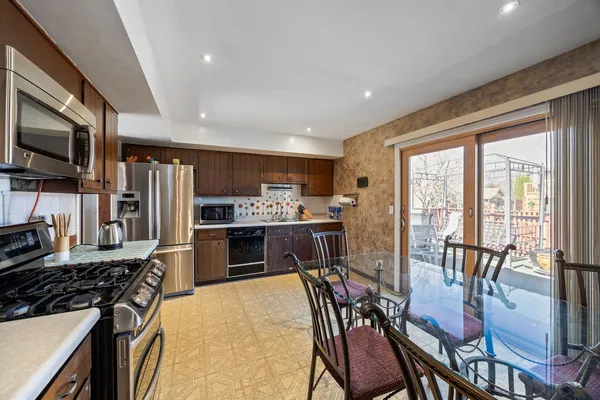 $475,000 | 251 Hawthorne Drive, Bloomingdale, IL 60108