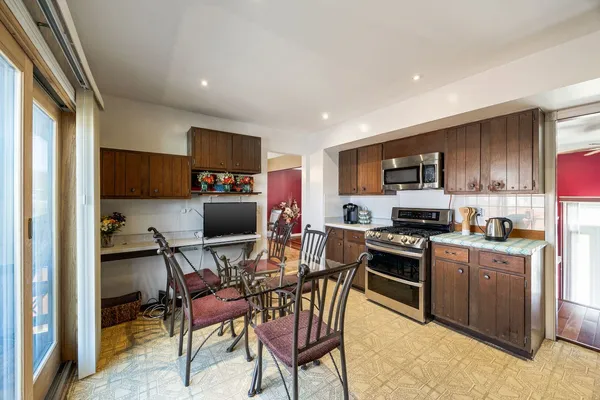 $475,000 | 251 Hawthorne Drive, Bloomingdale, IL 60108