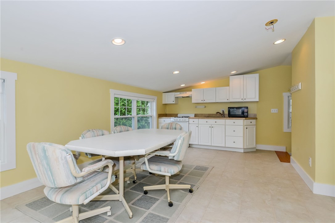 60 Onondega Road Narragansett, RI 02882 - Photo 28 of 40 Apartment with full bath