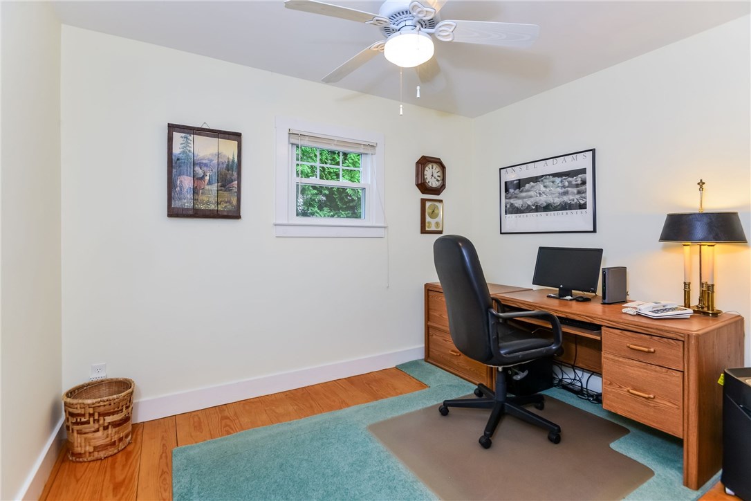 60 Onondega Road Narragansett, RI 02882 - Photo 9 of 40 Office on first floor