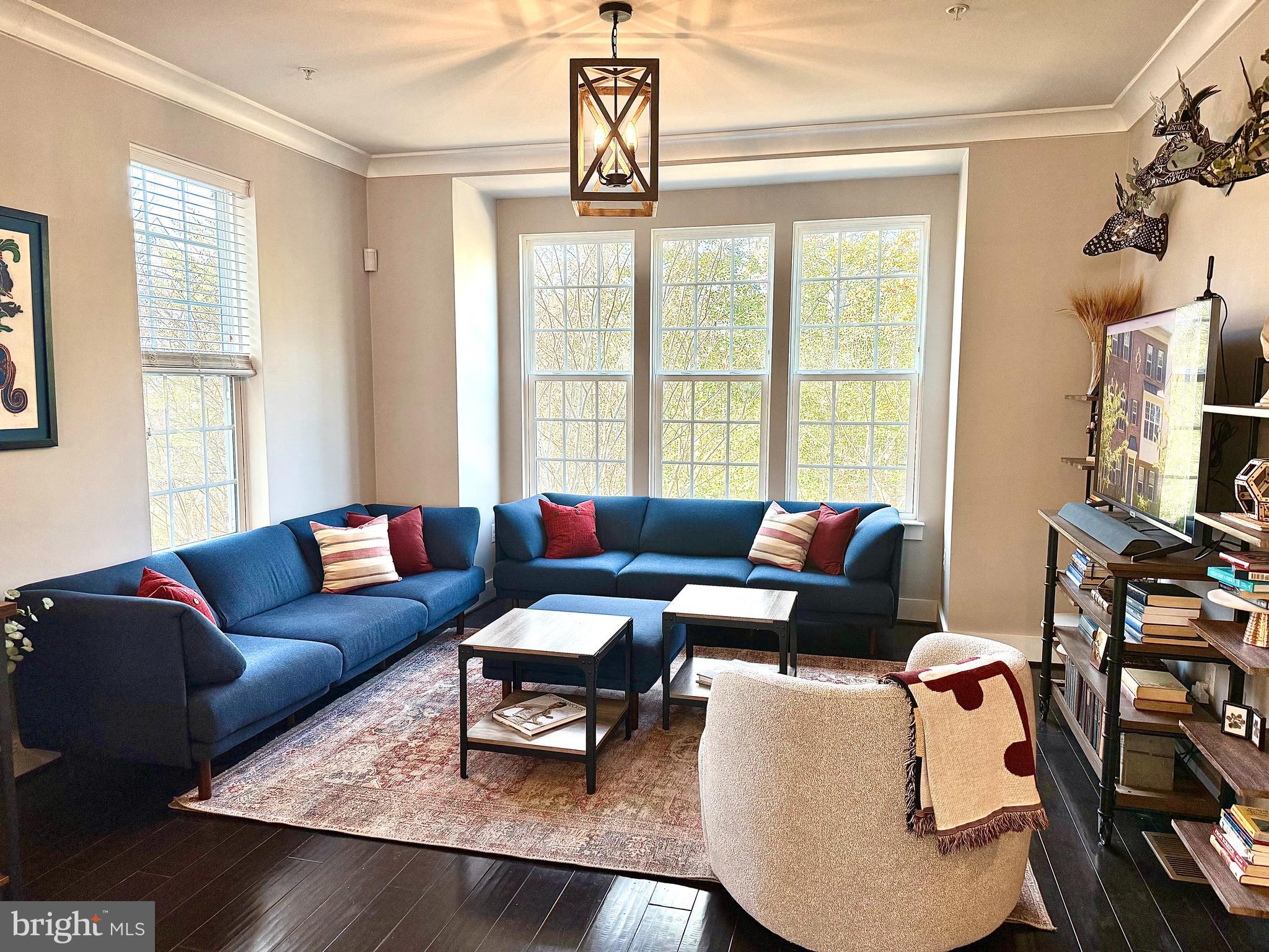120 Waterline Court Annapolis, MD 21401 - Photo 15 of 38 a living room with furniture and a window