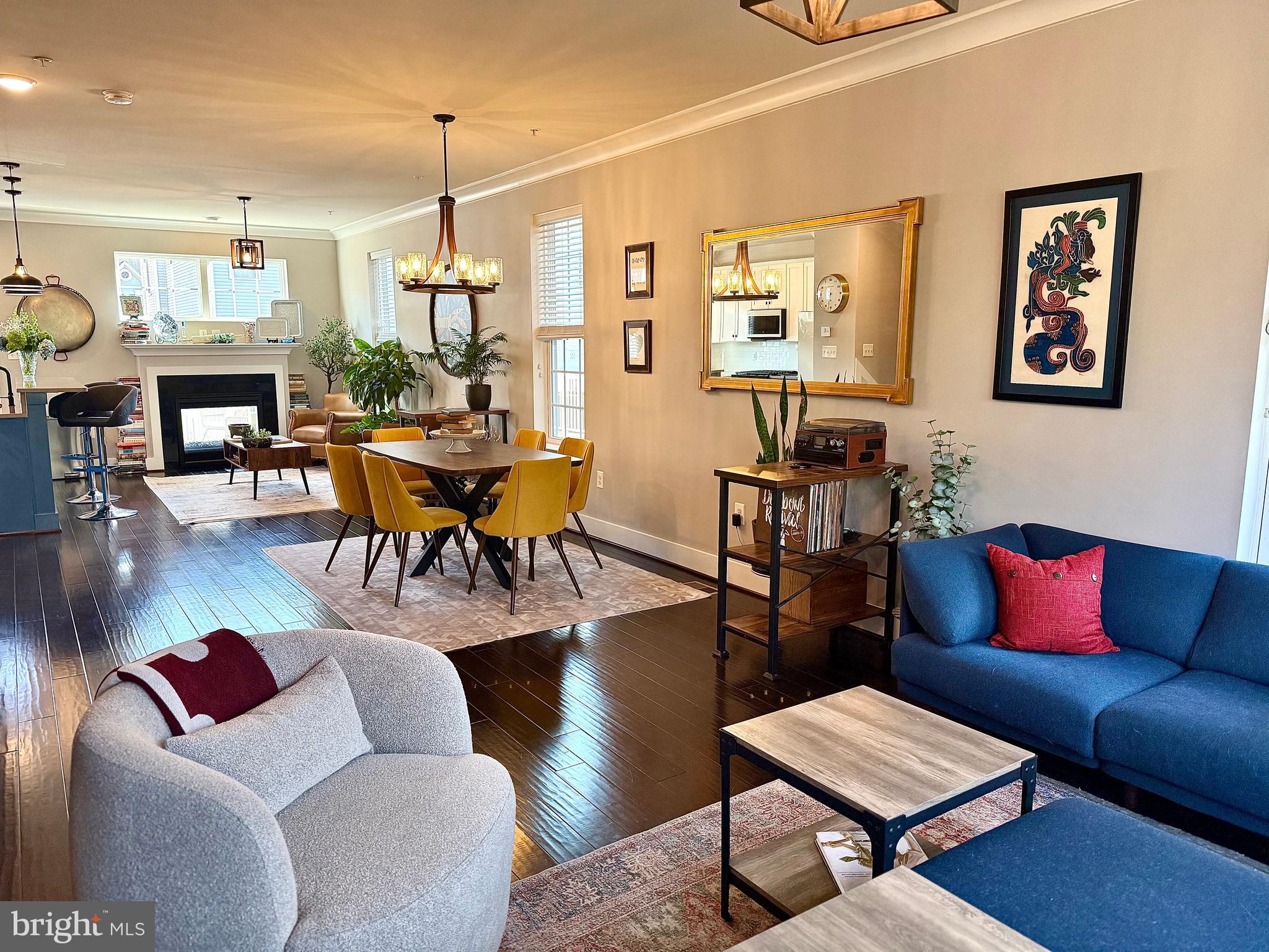 120 Waterline Court Annapolis, MD 21401 - Photo 16 of 38 a living room with furniture wooden floor and a table