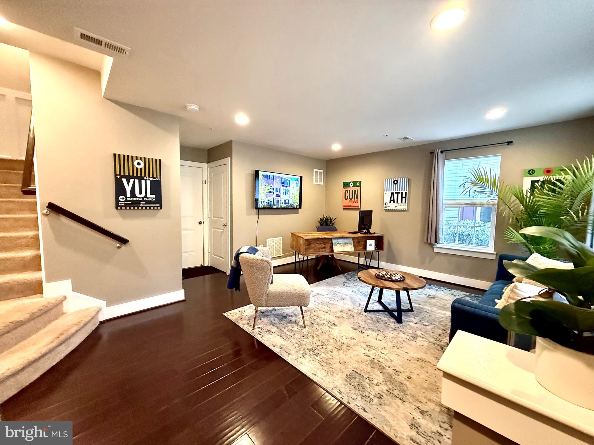 120 Waterline Court Annapolis, MD 21401 - Photo 3 of 38 a living room with furniture wooden floor and a large window
