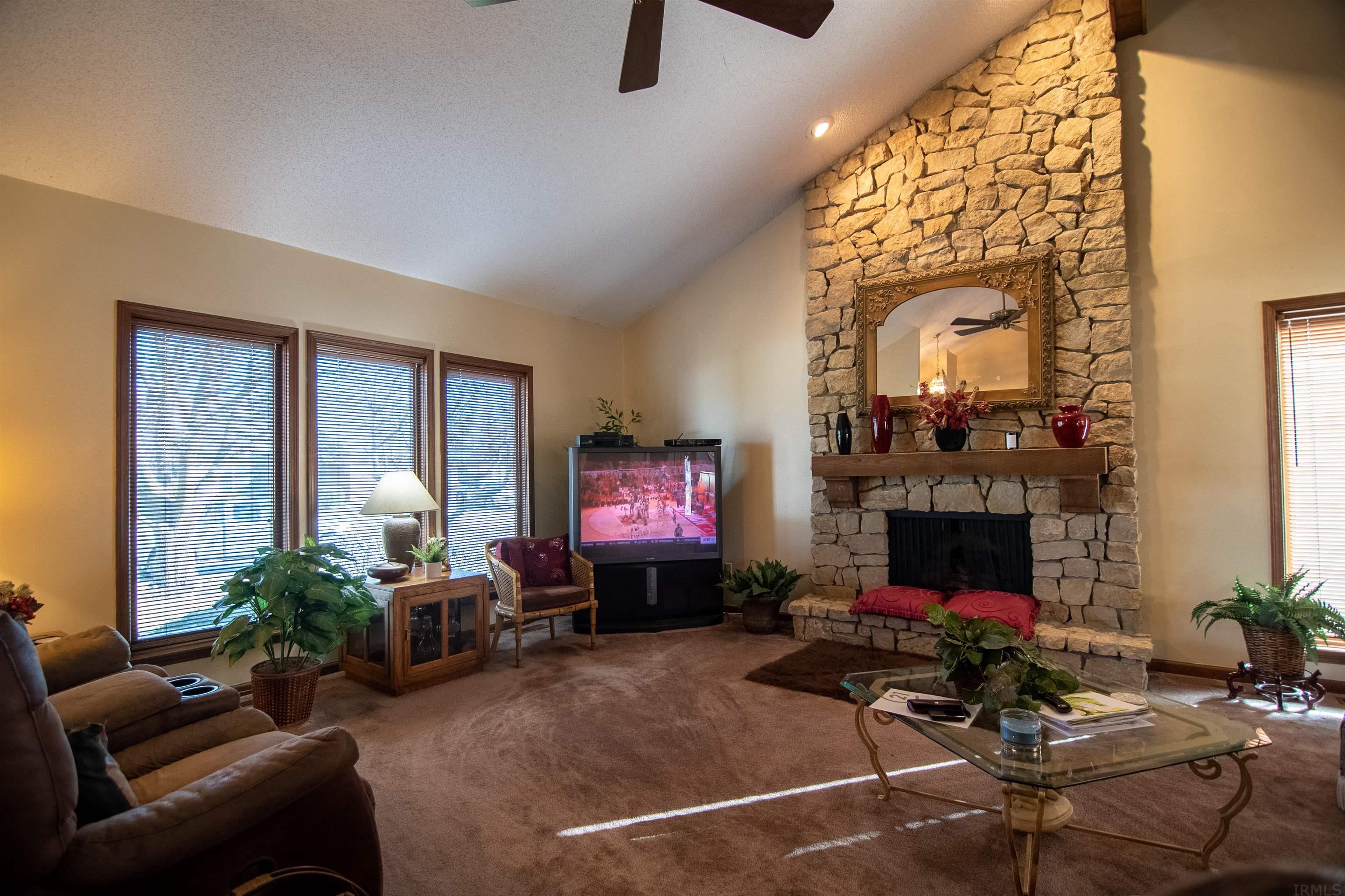 2521 Kingston Point Fort Wayne, IN 46815 - Photo 4 of 28