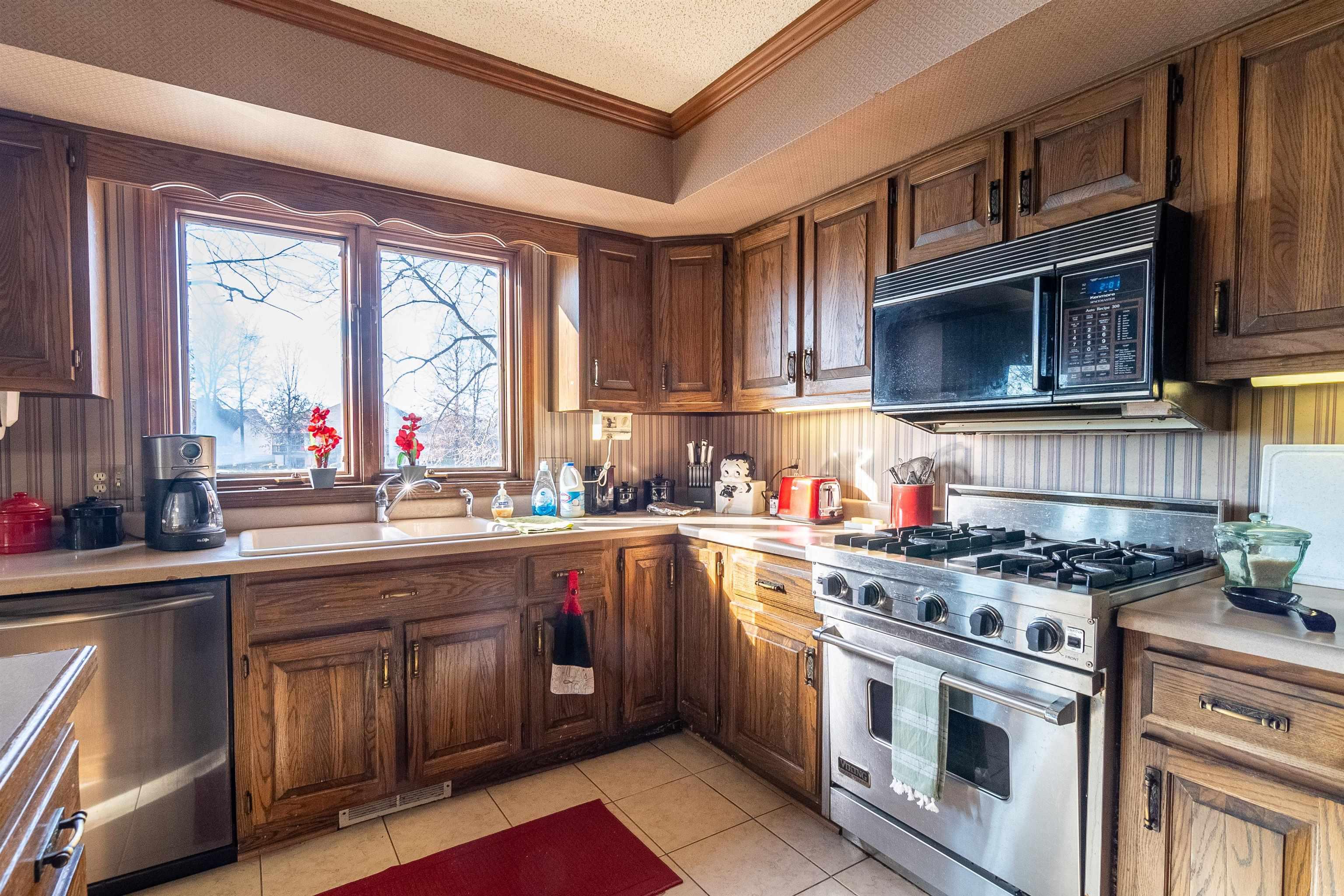 2521 Kingston Point Fort Wayne, IN 46815 - Photo 9 of 28