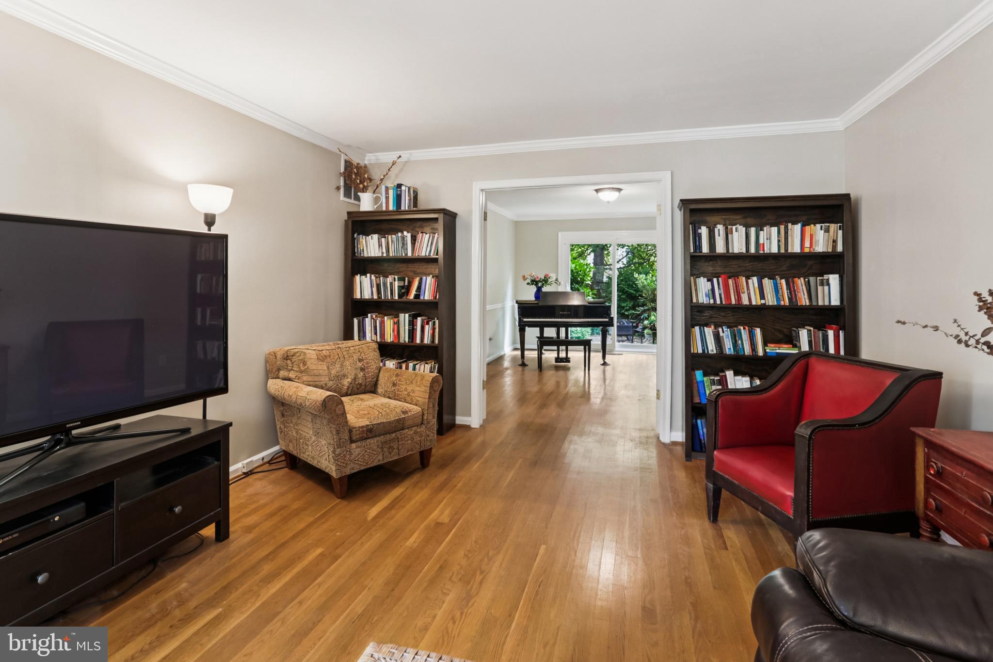 10233 Gainsborough Road Potomac, MD 20854 - Photo 15 of 50