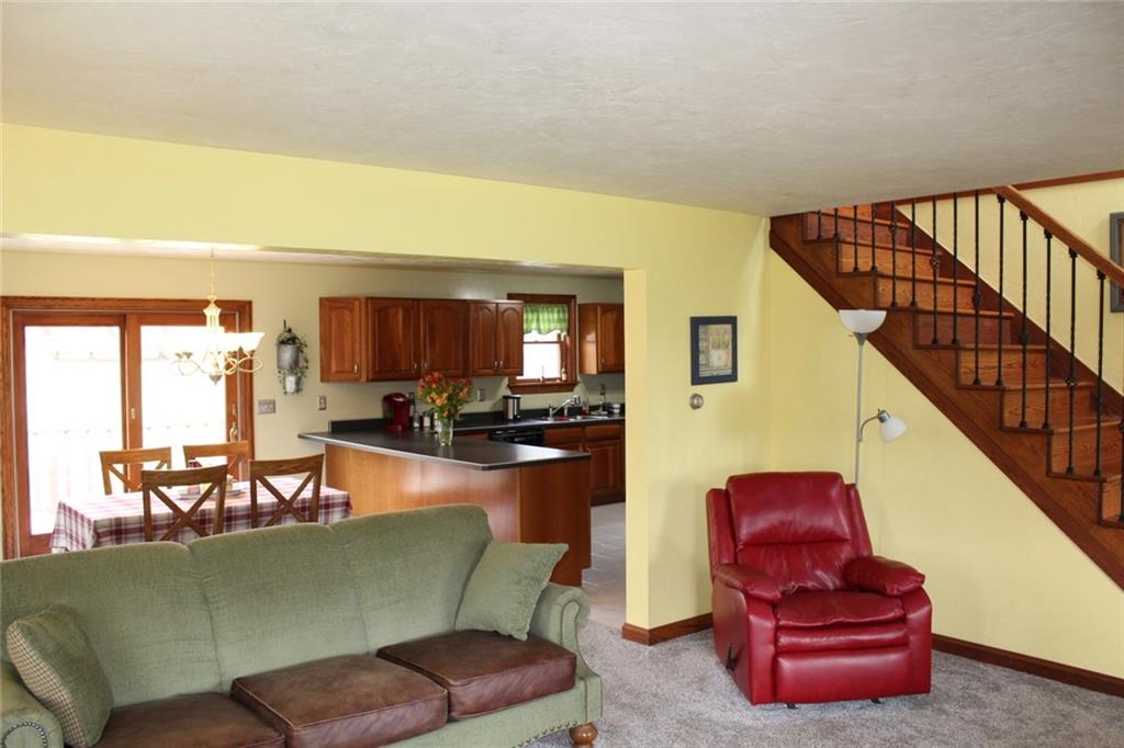 157 Dreher Road Butler, PA 16002 - Photo 4 of 24