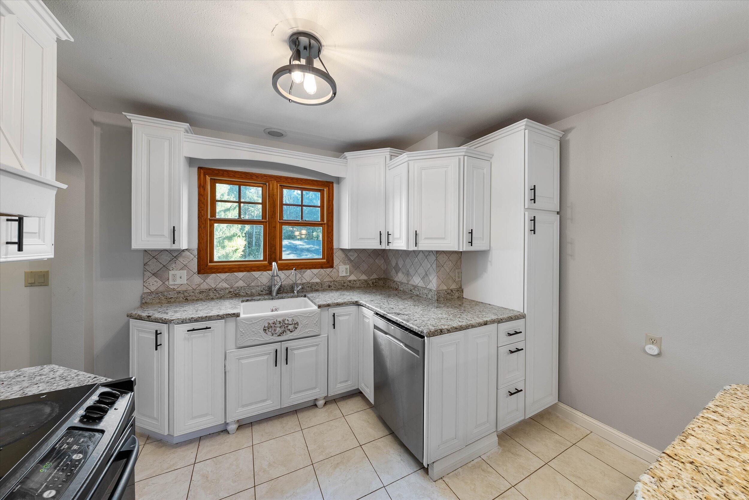 W6679 Red Fox Run Plymouth, WI 53073 - Photo 48 of 82 08-Kitchen