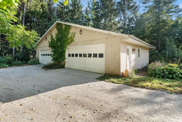 $1,064,000 | W6679 Red Fox Run, Plymouth, WI 53073