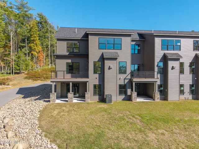 $650,000 | 24 Hill Crest Lane, Unit 6, Lake George, NY 12845