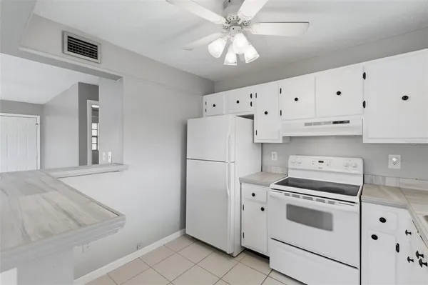$2,100 | 9992 86th Street, Seminole, FL 33777