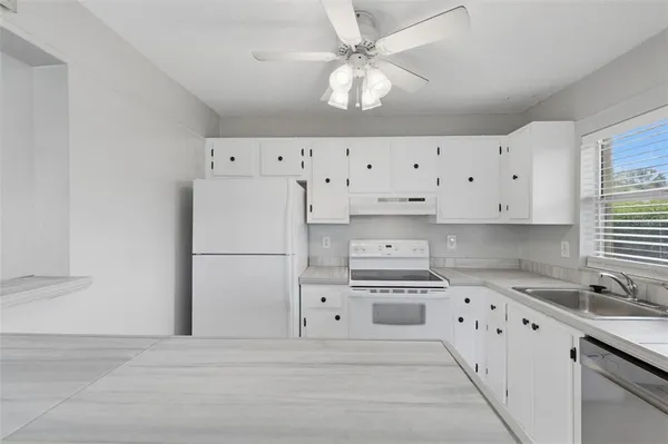 $2,100 | 9992 86th Street, Seminole, FL 33777