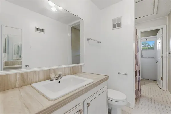 $2,100 | 9992 86th Street, Seminole, FL 33777