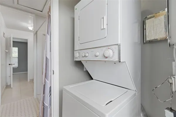 $2,100 | 9992 86th Street, Seminole, FL 33777