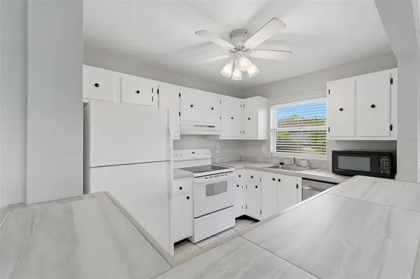 $2,100 | 9992 86th Street, Seminole, FL 33777