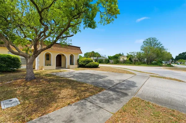 $2,100 | 9992 86th Street, Seminole, FL 33777
