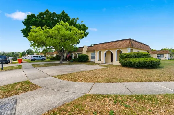 $2,100 | 9992 86th Street, Seminole, FL 33777