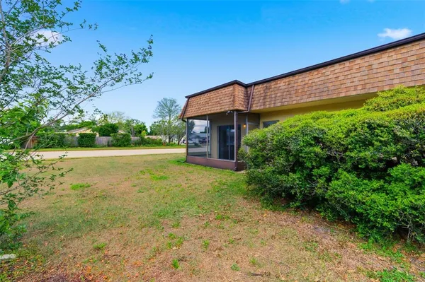 $2,100 | 9992 86th Street, Seminole, FL 33777